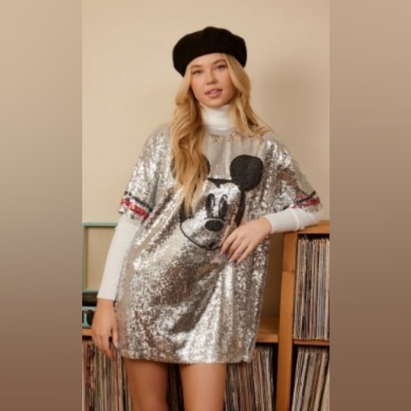 NWT Forever 21 x Disney collection Mickey Mouse Sequin Tee - Picture 8 of 8